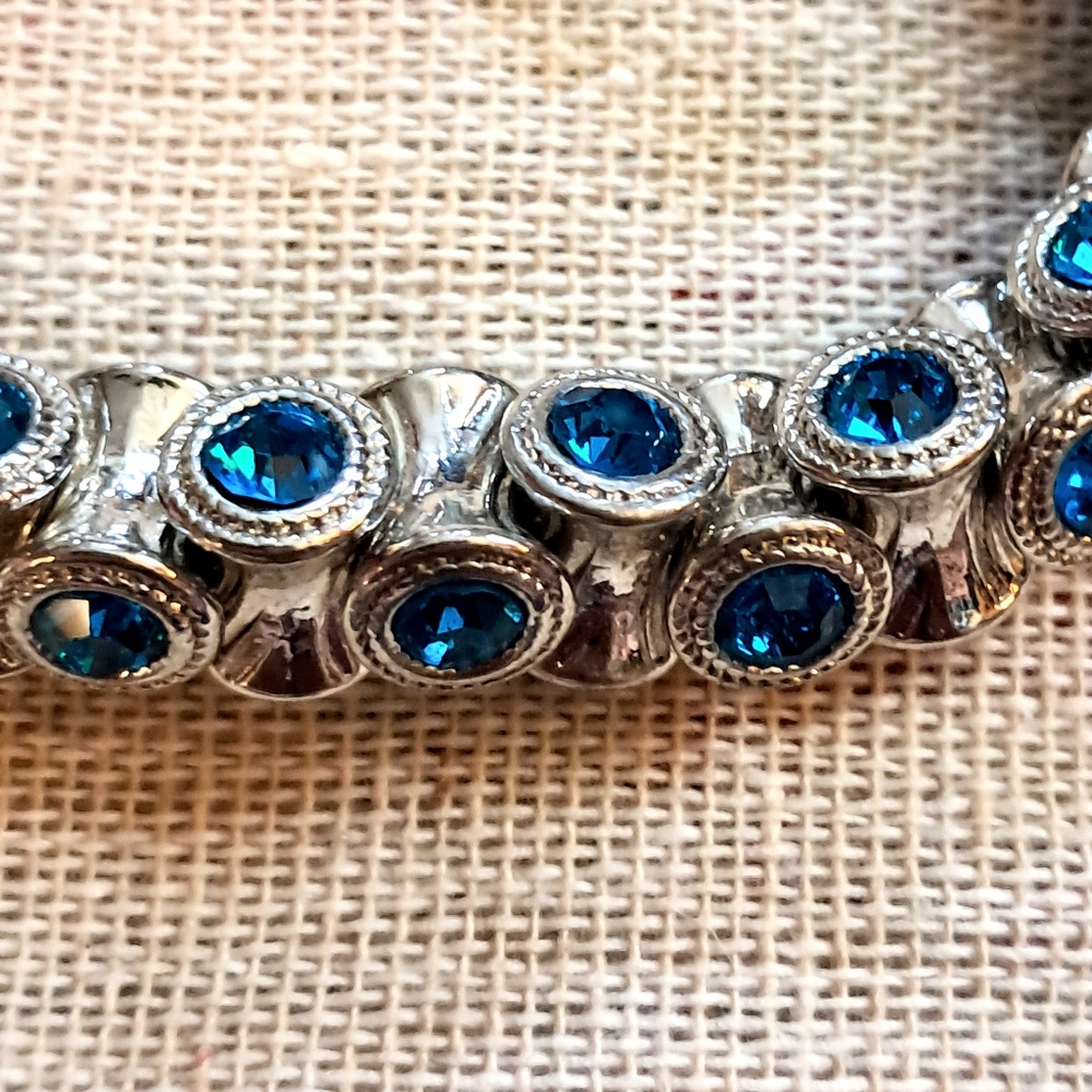🌇HOLD for CG.🌇NWOT Stainless Steel Blue Stone Beaded Stretch Toggle Bracelet - Picture 2 of 8